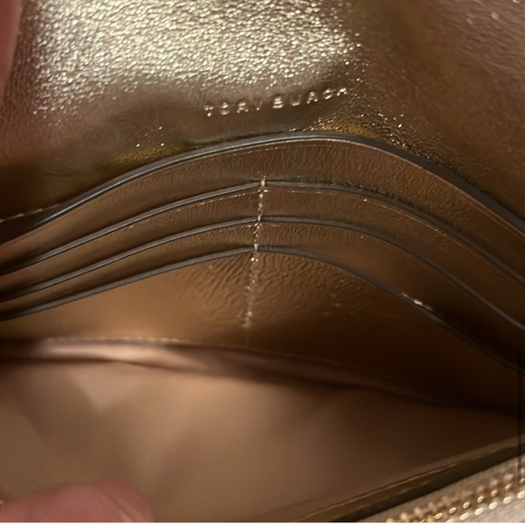 TORY BURCH Kira Chevron Chain Wallet Gold - Picture 4 of 9